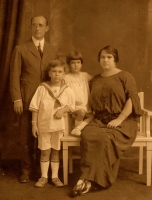 https://marinamvilla.com/files/gimgs/th-9_01 Ota and Family 1923-2.jpg